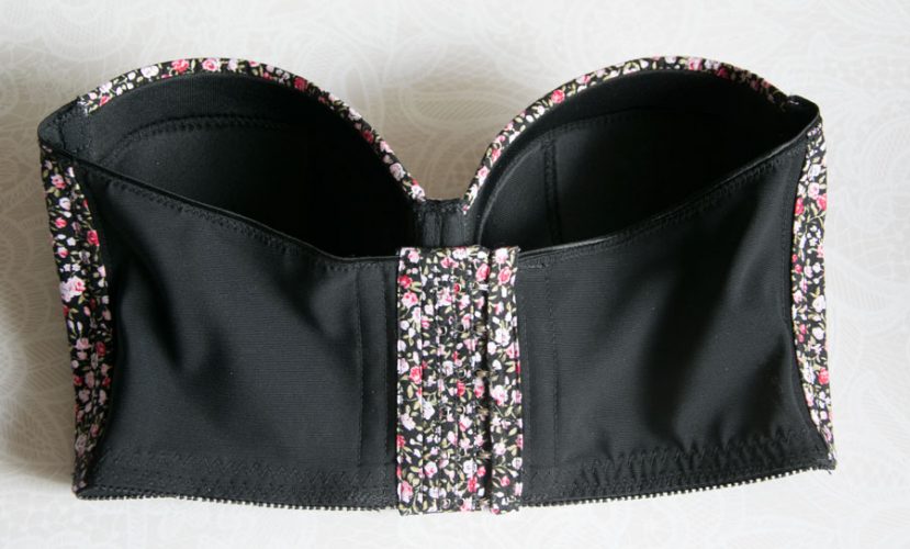 Trägerloser BH „Esplanade Bra“ mit selbstgenähtem Verschluss nach dem ...